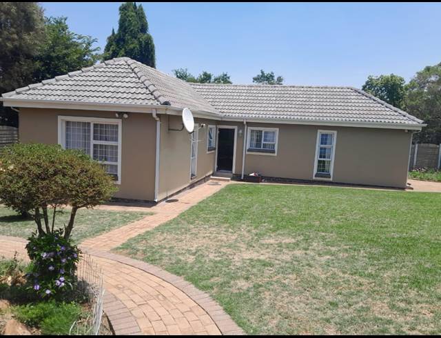 5 BEDROOM HOUSE FOR SALE IN MONDEOR